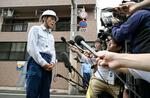 　土砂崩れ現場近くで、取材に応じる愛媛県の中村時広知事＝１３日午後２時１０分、松山市