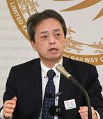 　記者会見するＪＲ九州の古宮洋二社長＝２０日午後、福岡市