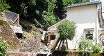 裏山が崩れ流出した土砂が直撃した民家＝２０２３年８月１６日