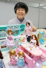 　タカラトミーの高橋玲子さんとおもちゃ＝２月、東京都葛飾区