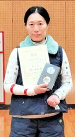 女子コンパウンド一般で初優勝を果たした野上亜紀＝東伯総合運動公園総合体育館