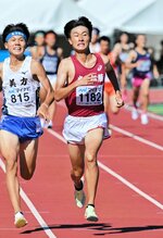 男子１５００メートル決勝　最後の直線でスパートをかけて７位に食い込んだ大下智矢＝博多の森陸上競技場