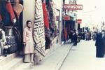 　１９７１年ごろ、テヘランで撮影した長谷川町子の写真（☆（○の中に小文字のＣ）長谷川町子美術館）