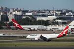 　カンタス航空の航空機＝２０２０年３月、シドニー（ロイター＝共同）