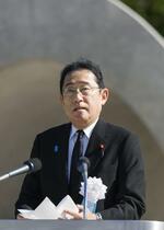 　２０２３年８月、平和記念式典であいさつする岸田首相＝広島市の平和記念公園