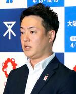 　大阪市役所で取材に応じる横山英幸市長＝８日午後