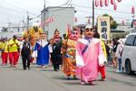 　台湾の媽祖巡礼にならって始まった青森県大間町での「天妃様行列」＝２０２４年７月（大間町観光協会提供）