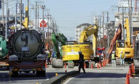 　道路陥没事故の現場周辺＝１０日、埼玉県八潮市