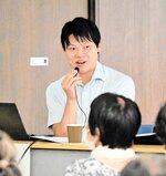 心の育成を日本酒造りに例えて講演する福本社長＝１３日、香美町香住区の香住文化会館