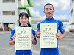 ロードレース男子で４位入賞した吉田奏太（右）と女子で５位入賞の北中成実＝大分県日田市のオートポリスサーキット