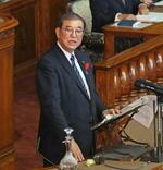 　参院本会議で答弁する石破首相＝８日午前