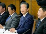 　政府与党政策懇談会に出席した公明党の山口代表（右から２人目）＝２２日午前、首相官邸