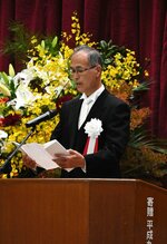 式辞を述べる田中校長＝８日、倉吉市の倉吉西高