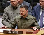 　国連安全保障理事会のウクライナ情勢に関する会合に臨むゼレンスキー大統領＝２０日、ニューヨーク（代表撮影・共同）