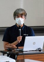 能登半島地震の被災者支援活動について語る福祉関係者＝１４日、米子市錦町１丁目の市福祉保健総合センター