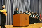 演題で大会の成績を報告する田中さんら＝７日、八頭町久能寺の八頭高