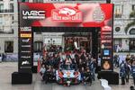 　ＷＲＣ開幕戦、ラリー・モンテカルロを制し、喜ぶティエリ・ヌービルら現代のチーム関係者＝２８日、モンテカルロ（ゲッティ＝共同）