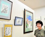 墨の濃淡を駆使した作品が並ぶ挿絵原画展＝新温泉町千谷の八田コミュニティセンター