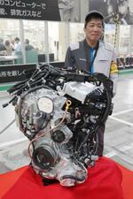 　日産自動車が横浜工場で生産した「ＶＣターボエンジン」＝１９日午前、横浜市