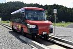 　鉄道からバスにモードチェンジするＤＭＶ＝９月１２日、徳島県海陽町の阿波海南駅（徳島新聞社）