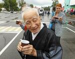 　慰霊の旅を続けるシベリアで笑顔を見せた僧侶の横山周導さん＝２０１８年８月、ロシア極東アムール州（共同）