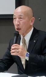 　記者会見する愛知製鋼の後藤尚英社長＝２６日午後、愛知県東海市