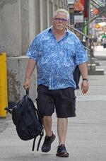 　ホームレスの話を聞くため、街中を歩くマーク・ホーバスさん＝６月、米ニューヨーク（共同）