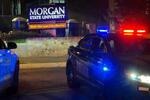 　銃撃事件でモーガン州立大に出動した警察車両＝３日、米メリーランド州ボルティモア（ボルティモア・サン提供、ＡＰ＝共同）