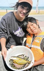 【豊漁！！】釣果発表ではアジにキス、カンパチやカワハギなど多様な魚種がお目見え。釣果と一緒に「はい、ちーず」