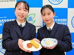 地元のしょうゆや大豆を使ったスイーツを考案した高校生ら＝２６日、倉吉市の倉吉総合産業高