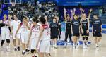 　杭州アジア大会バスケットボール女子１次リーグで北朝鮮（手前）に勝利し喜ぶ韓国選手ら＝２９日、中国・杭州（共同）