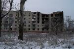 　損壊された建物＝２２日、ウクライナ・ドネツク州（ＡＰ＝共同）