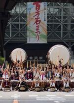 　金沢市の「百万石まつり」で披露された太鼓の演奏＝１日午後