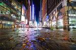　水道管の破損で浸水した米ニューヨーク・タイムズスクエア＝２９日（Ｍａｒｃ　Ａ．　Ｈｅｒｍａｎｎ／ＭＴＡ提供、ＡＰ＝共同）