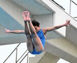 女子３メートル板飛び込みで１位となった赤木陽音＝県営東山水泳場