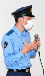 詐欺の手口などを伝える家納警部補