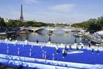 　パリ五輪のトライアスロン会場。セーヌ川の水質問題が懸念されている＝２８日、パリ（共同）