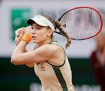 　女子シングルス１回戦でプレーするエレーナ・ルバキナ＝パリ（共同）