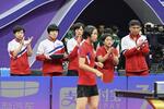 　女子団体１次リーグに出場した北朝鮮の卓球チーム＝２２日、杭州（共同）