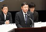 　電機連合の中央委員会で発言する神保政史中央執行委員長（手前）＝２５日午後、東京都中央区