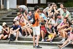 　外国人観光客でにぎわう京都・清水寺周辺。政府観光局が発表した推計によると１～６月の訪日客の累計は４年ぶりに１千万人を突破した＝１９日午後
