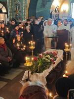 　親類や友人らが参加してモスクワ南東部の教会で営まれた、ロシアの反政府活動家ナワリヌイ氏の葬儀＝１日（ナワリヌイ氏陣営提供、ＡＰ＝共同）