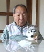 浜松市の自宅で過ごす袴田巌さん（袴田さん支援クラブ提供）