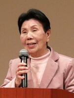 　福井市内で講演する袴田巌さんの姉ひで子さん＝２７日午後