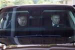 　１９日、北朝鮮・平壌で、金正恩朝鮮労働党総書記（左）を乗せ、ロシア製高級車「アウルス」の運転席に座るプーチン大統領（タス＝共同）