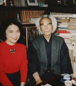 　被団協初代代表委員の故森滝市郎さん（右）と次女春子さん＝１９９３年１０月（春子さん提供）