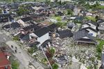 　地震と津波の被害を受けた石川県珠洲市の家屋＝７月（ドローンから）