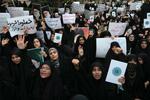 　スウェーデン大使館前で行われた抗議集会２１日、テヘラン（ＡＰ＝共同）