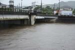 　大雨で増水した鹿児島県枕崎市の花渡川＝２８日午前