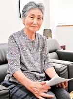 買い出しに歩き回っていた母の姿が忘れられないと話す大沢綾子さん＝６日、鳥取市内